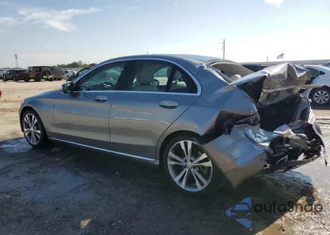 2015 Mercedes-Benz C 300 из США, поврежденный, VIN 55SWF4JB2FU075596